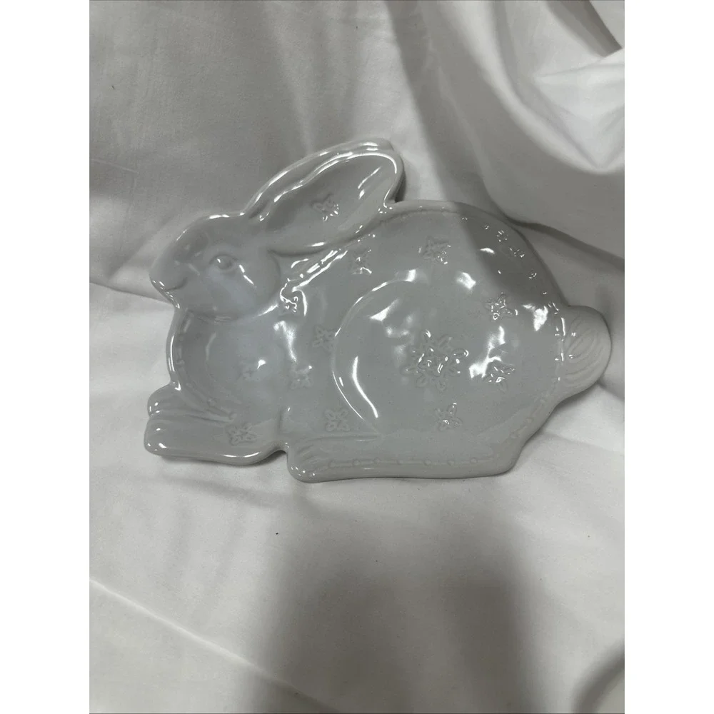 Pottery Barn White Bunny Plate‎ Pre Owned (2)
